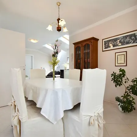 City Centre With Two Bedrooms 아파트