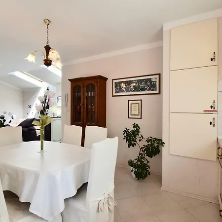 City Centre With Two Bedrooms プーラ