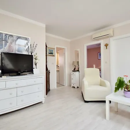 City Centre With Two Bedrooms *