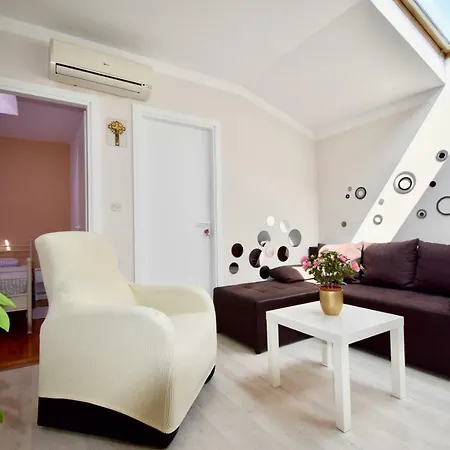 アパート City Centre With Two Bedrooms プーラ